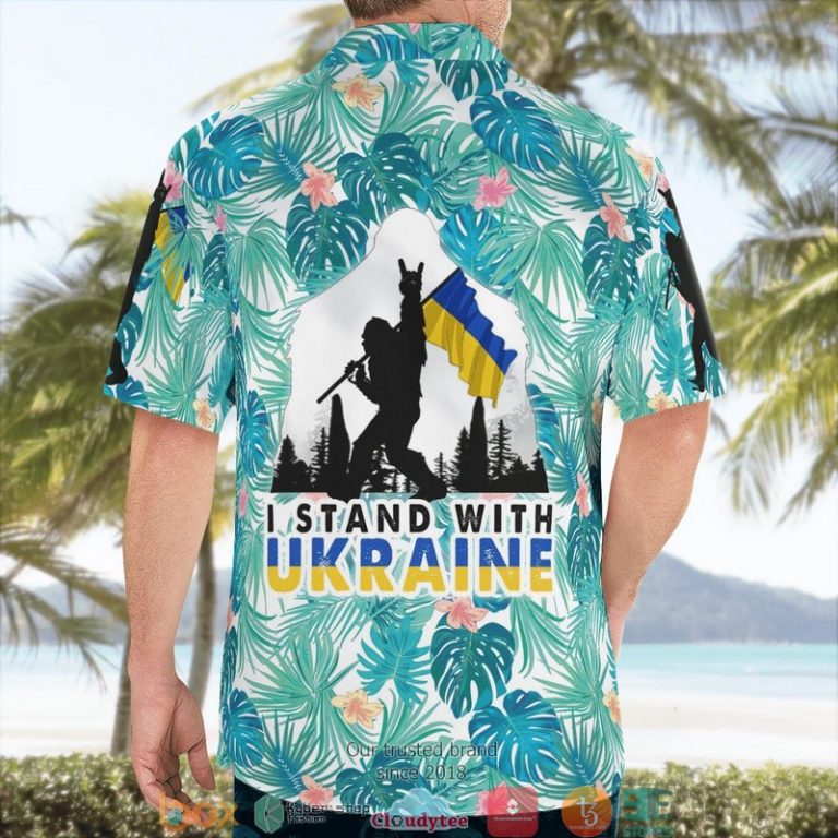 Bigfoot-I-Stand-With-Uk-Raine-Hawaiian-Shirt-1