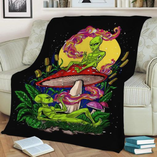 ALIENS MAGIC MUSHROOM FLEECE BLANKET GIFT FOR FAN ALIENS MAGIC MUSHROOM FLEECE BLANKET GIFT FOR FAN